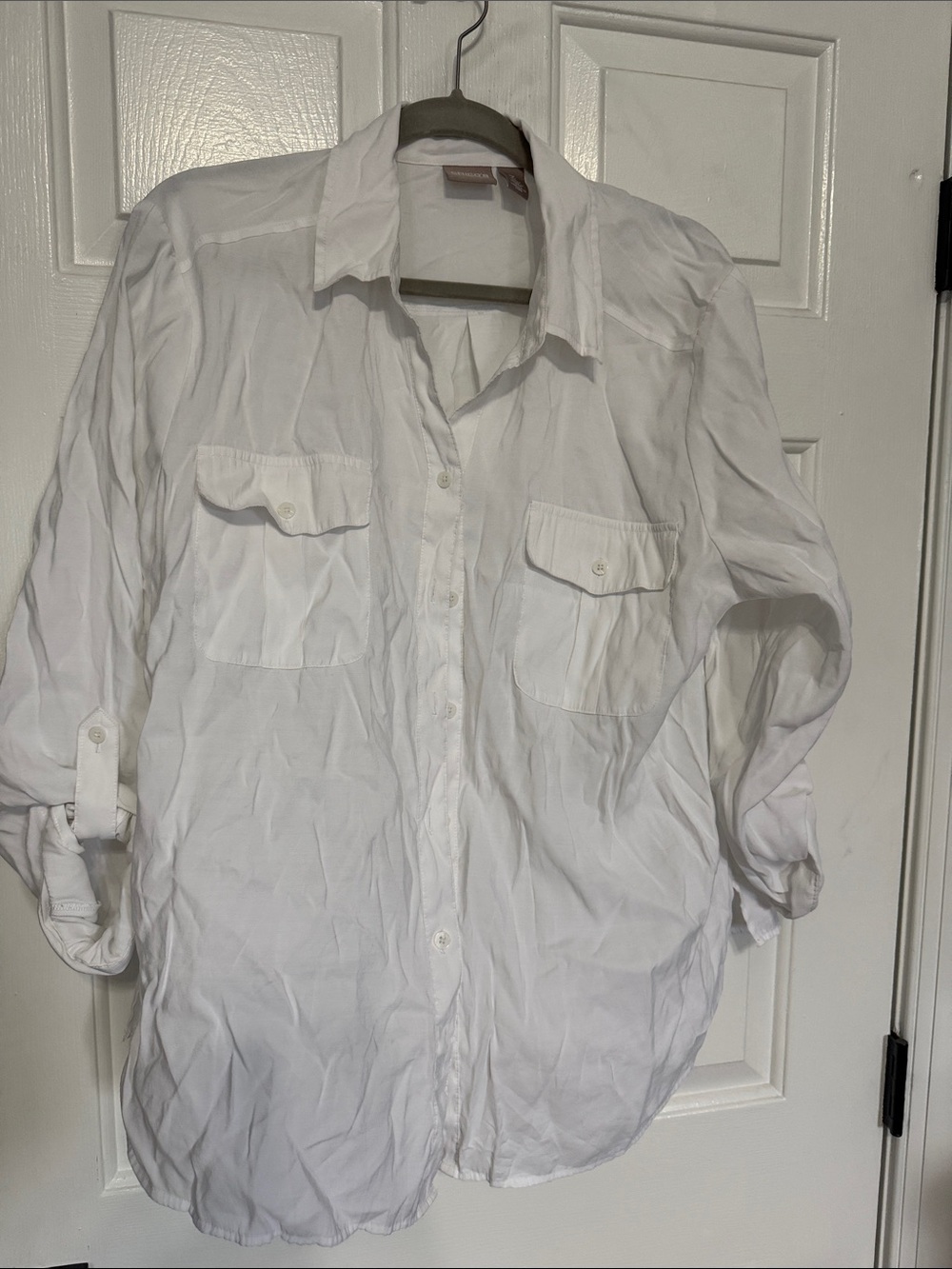 😎 Chico's White Button-Up Blouse